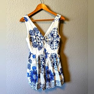 DEPRI Blue White Floral Romper Tie Front V Neck Sz. S